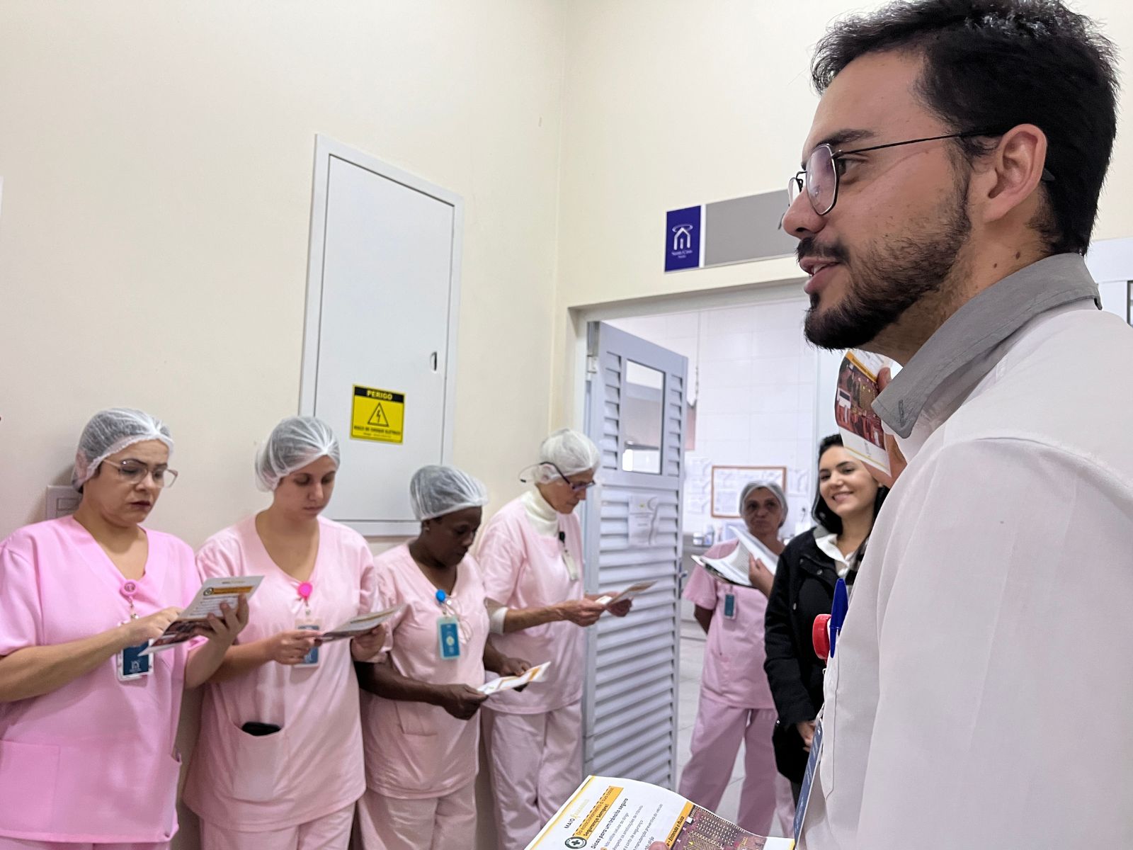 Santa Casa de Assis promove ações do Maio Amarelo com foco na conscientização e segurança no trânsito